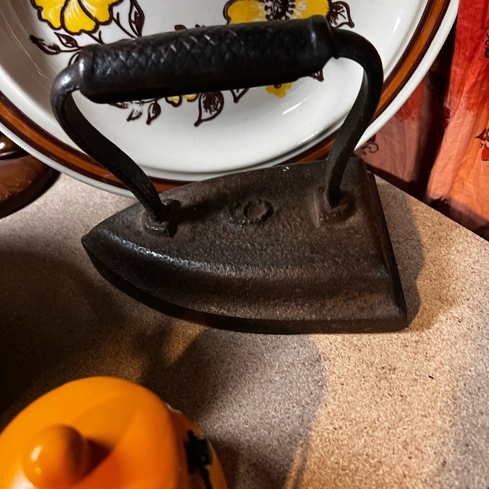 Vintage Sad Iron Clothes Iron